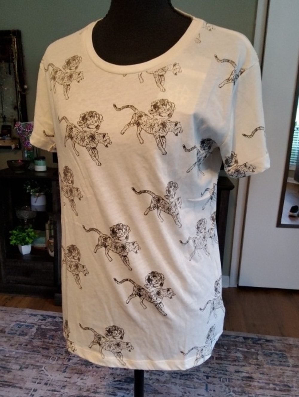 Chaser Cream Short-Sleeve Tee with Leopard And Floral Accents Small NWT